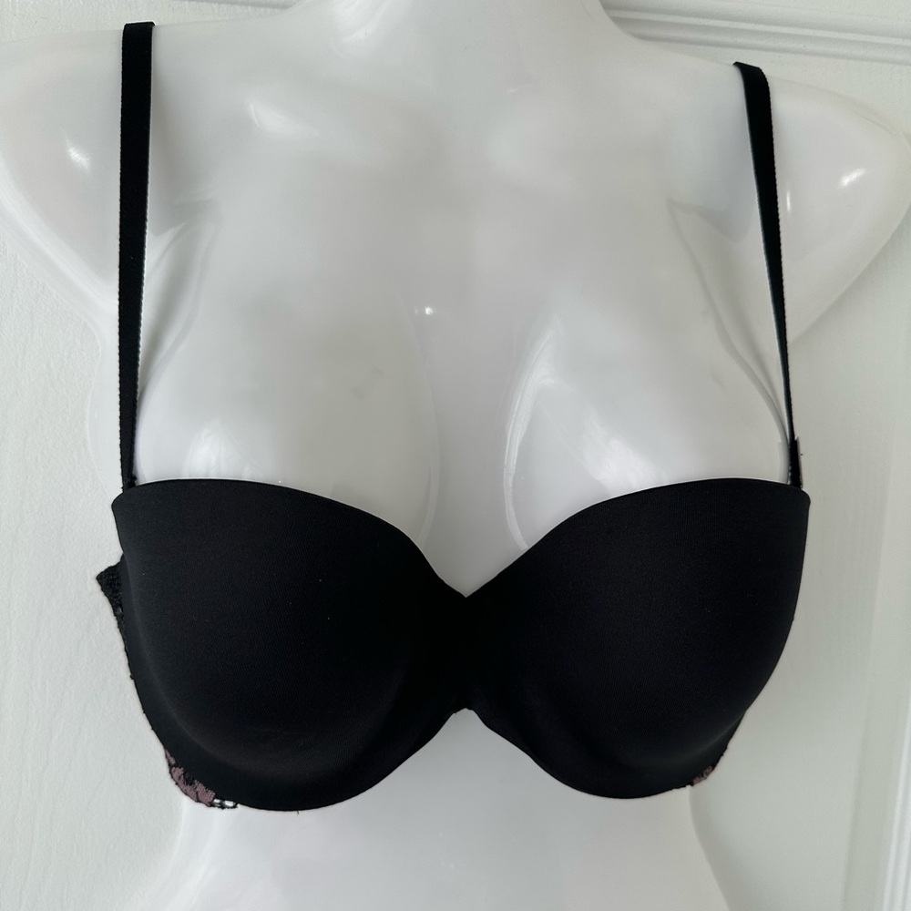 La Senza Black Lace Trim Lightly Lined Pigeonnant Bra 32D NWT